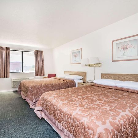 Super 8 By Wyndham Phoenix Metro North Экстерьер фото
