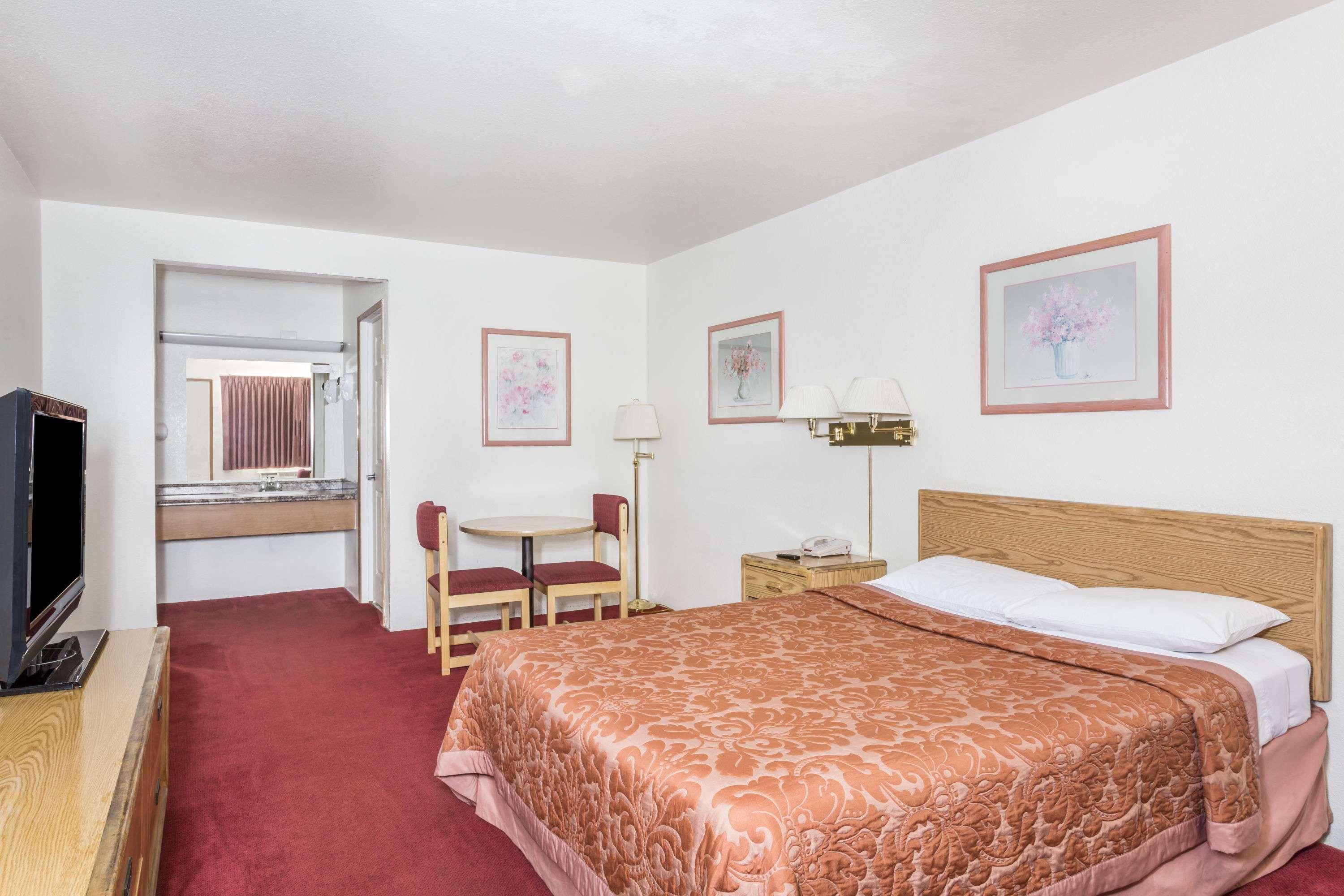 Super 8 By Wyndham Phoenix Metro North Экстерьер фото