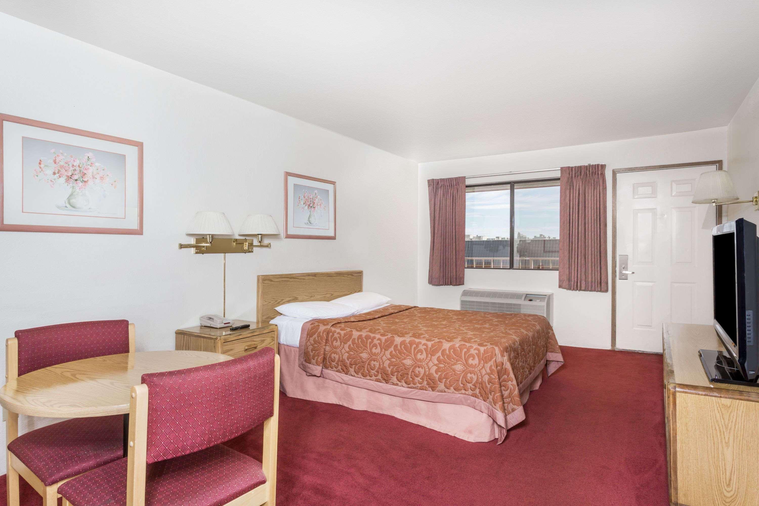 Super 8 By Wyndham Phoenix Metro North Экстерьер фото