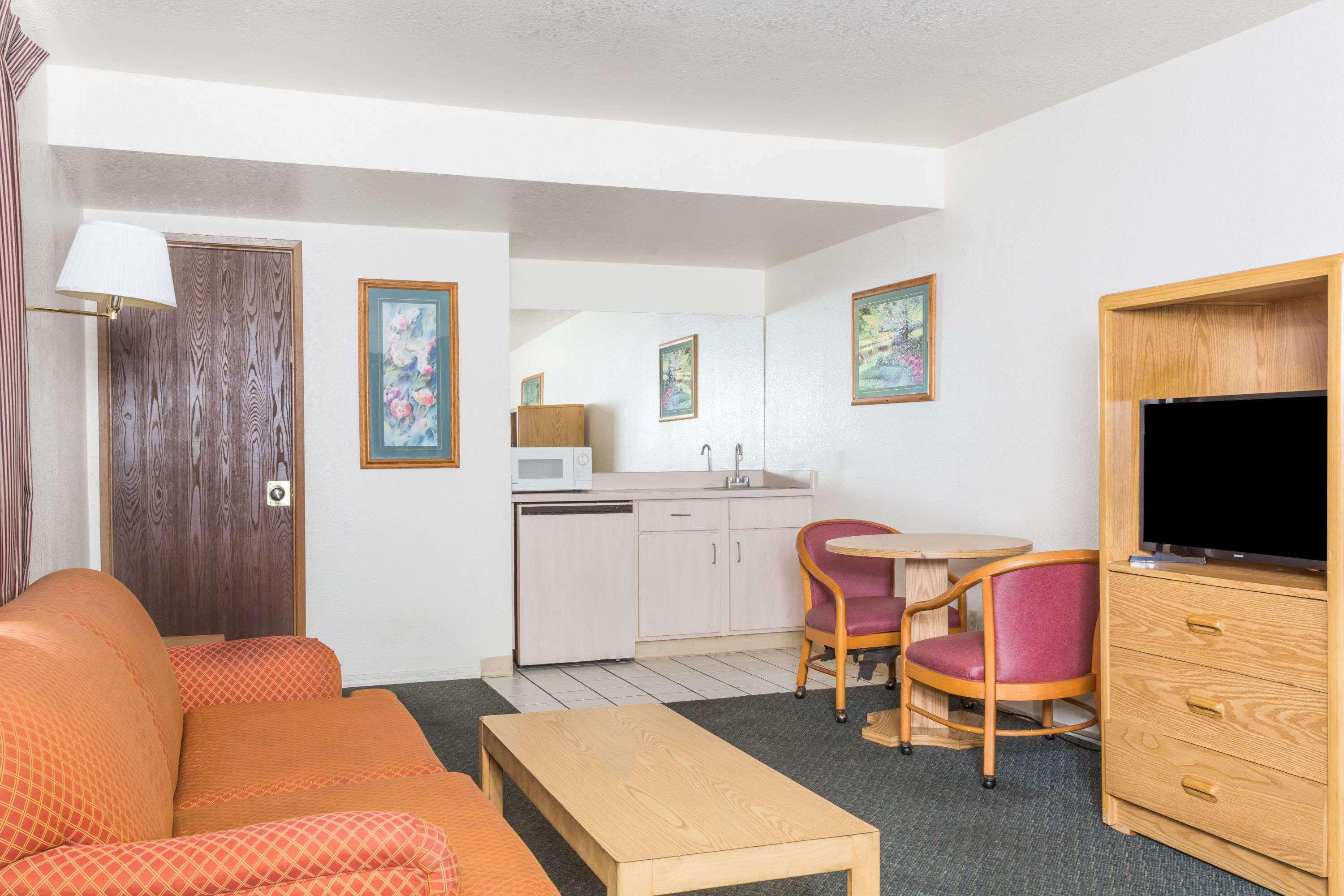 Super 8 By Wyndham Phoenix Metro North Экстерьер фото