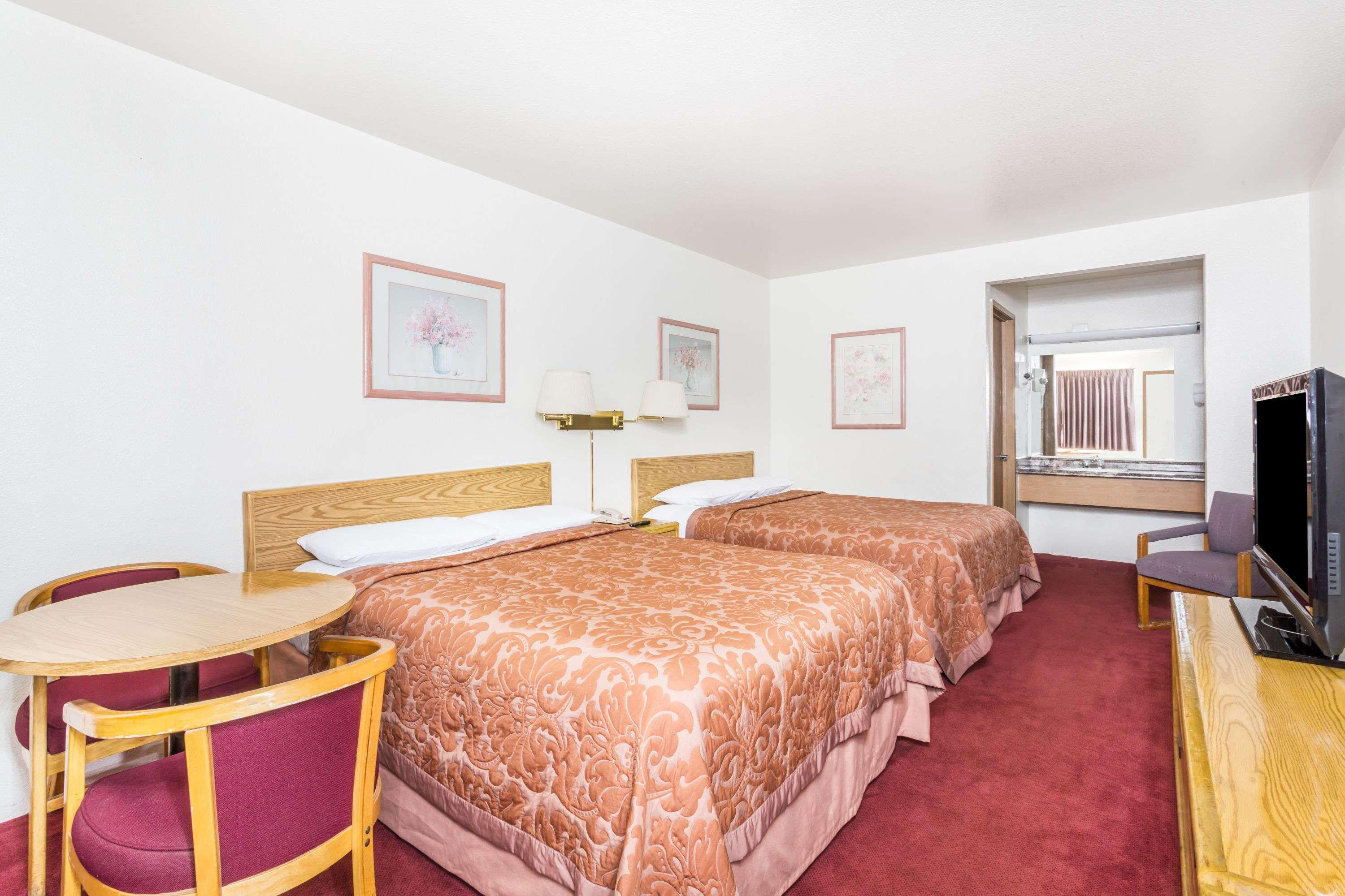 Super 8 By Wyndham Phoenix Metro North Экстерьер фото