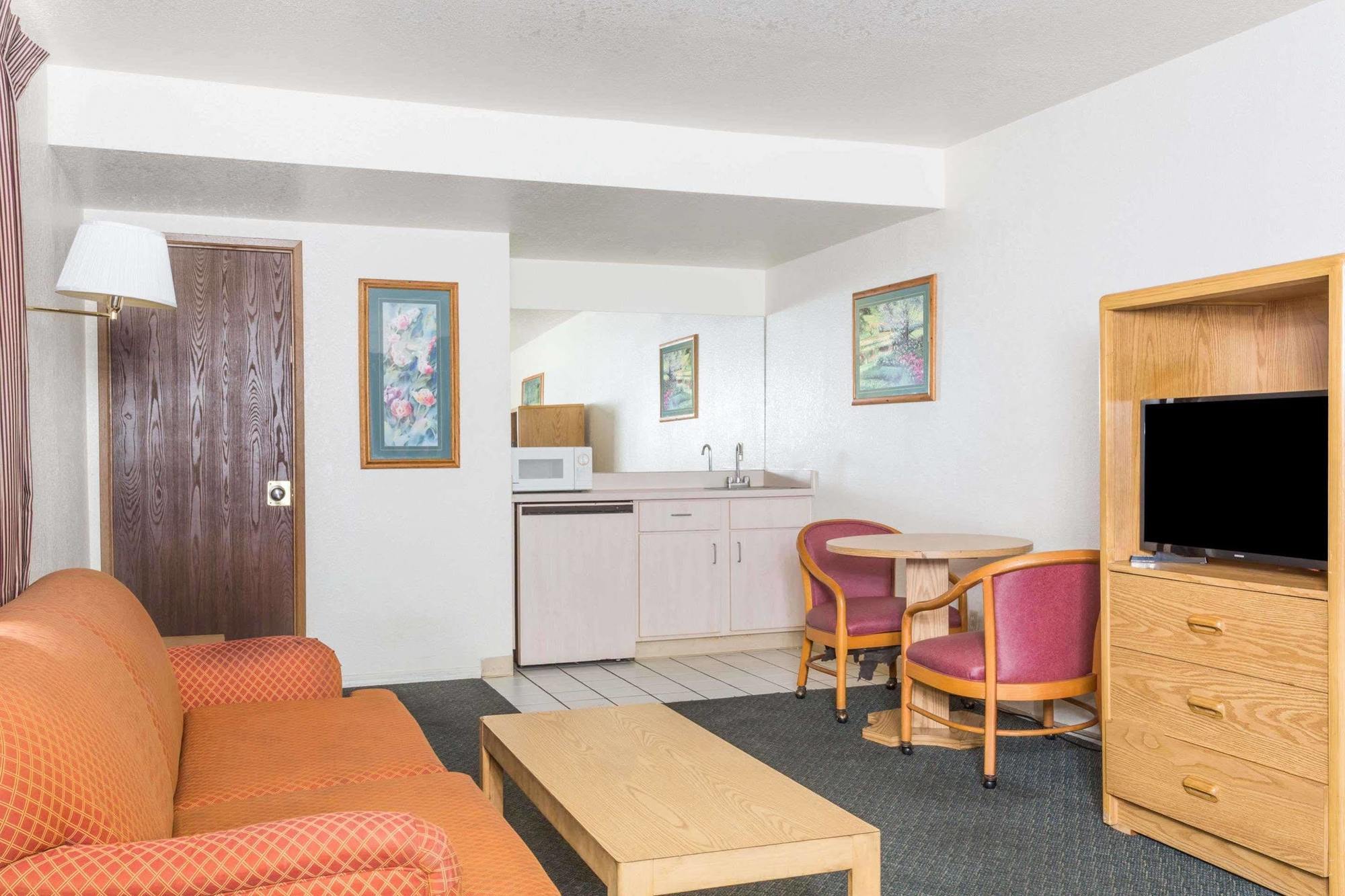Super 8 By Wyndham Phoenix Metro North Экстерьер фото